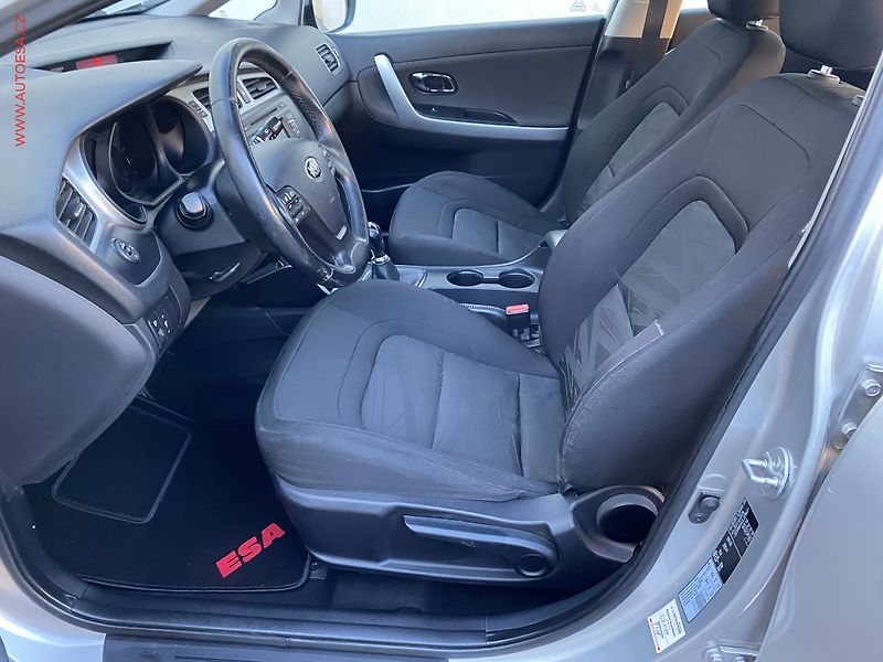 Kia Ceed (2013) 1.4CVVT, Edition, AC, tempo - fotka 9 z 16