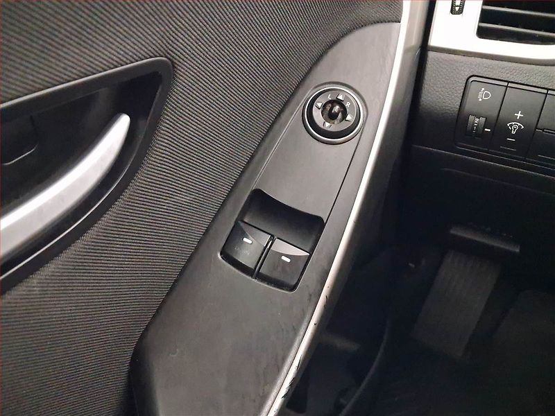 Hyundai i30 (2015) 1.6 MPI - fotka 17 z 19