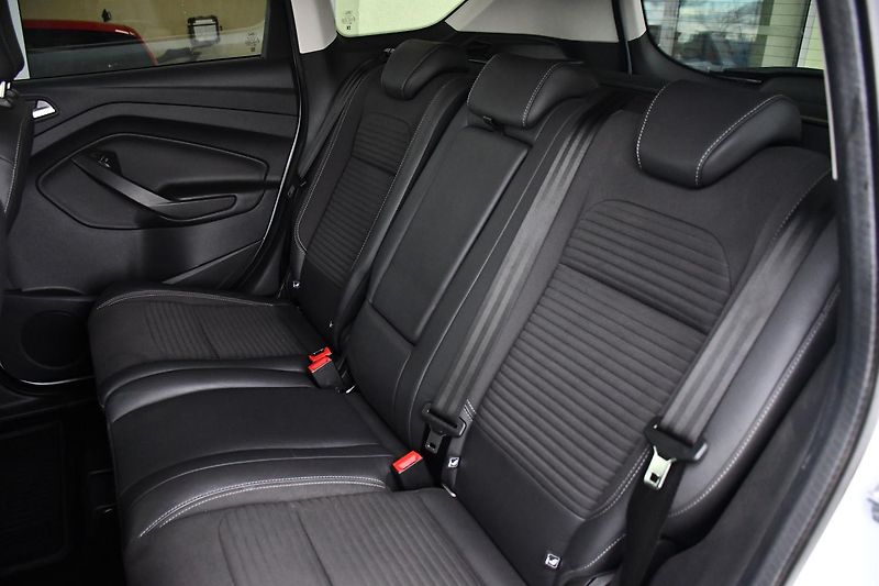 Ford Kuga 2,0TDCi AUT. A/C ČR TAŽNÉ - fotka 18 z 39