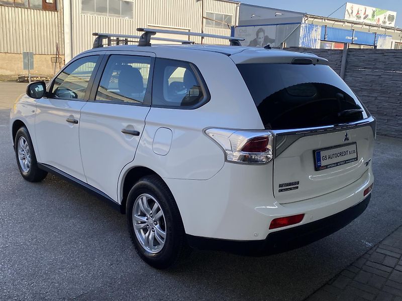 Mitsubishi Outlander (2014) 2,0i - Invite - 1 Majitel - fotka 28 z 42