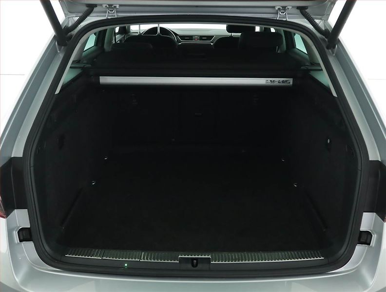 Škoda Superb (2021) Ambition 2.0 TDI - fotka 14 z 17