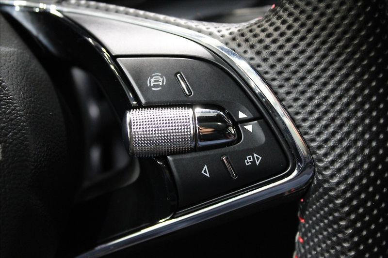 Škoda Kamiq 1,5 TSI 110kw MC 1.maj CZ - fotka 16 z 32