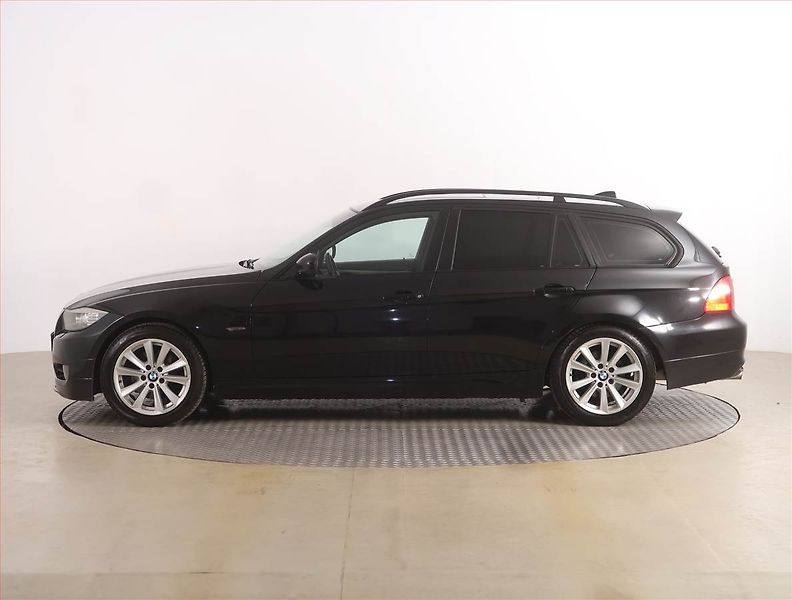 BMW Řada 3 (2009) 320 i, Navi, Xenony, Tempomat - fotka 3 z 19