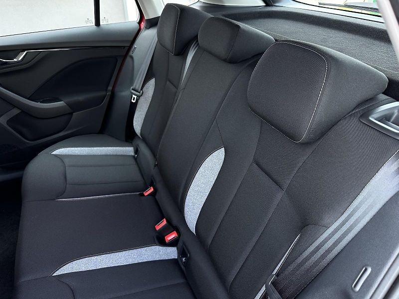 Škoda Kamiq 1.0TSi 116PS Selection 2Z.KLIM - fotka 32 z 37