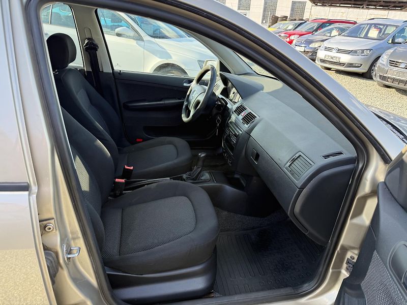 Škoda Fabia 1.4 16V - fotka 10 z 13