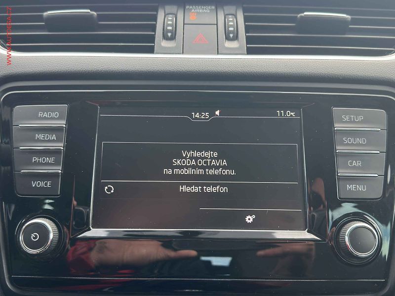 Škoda Octavia (2015) 1.6 TDi, Ambition, AC, park - fotka 16 z 23