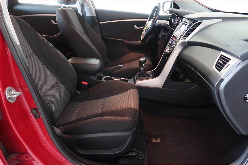 Hyundai i30 (2016) 1.6 GDI, Tempomat - fotka 9 z 18