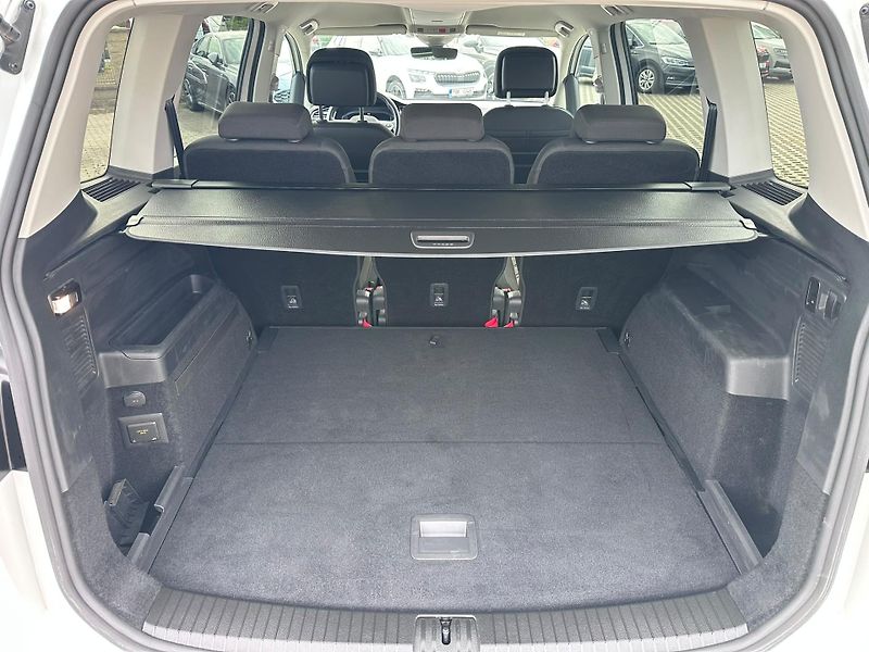 Volkswagen Touran 2.0 TDI 110kW DSG Highline - fotka 16 z 16