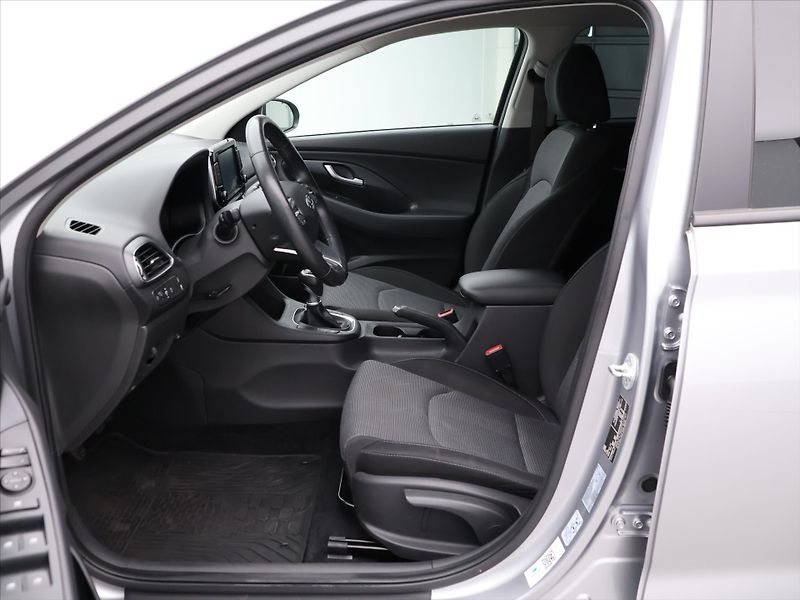 Hyundai i30 1,5 T-GDI Mild Hyb Comfort kom - fotka 10 z 28