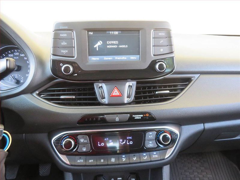 Hyundai i30 (2018) 1.4 CVVT, Serv.kniha, Tempomat - fotka 12 z 17