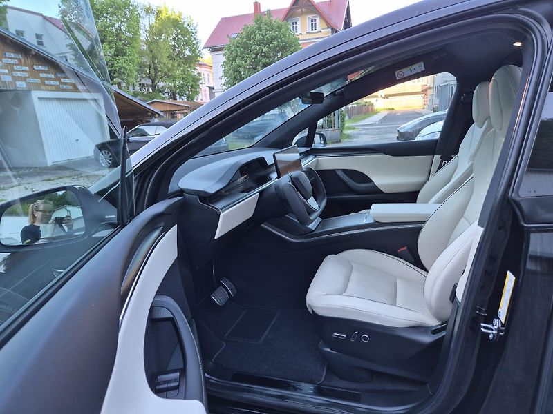 Tesla Model X 100kwH PLAID 750kw TZ - fotka 11 z 46