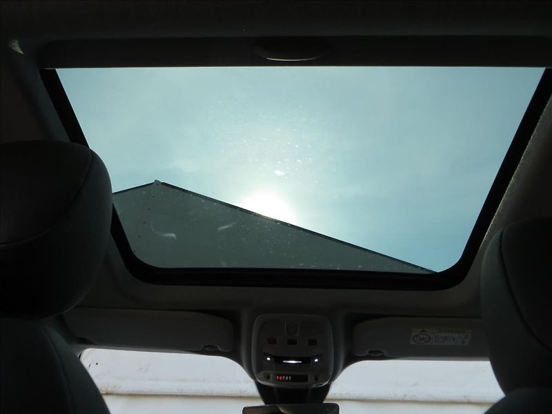 Jeep Avenger 1,2 Turbo AUT Summit JBL ČR - fotka 28 z 29