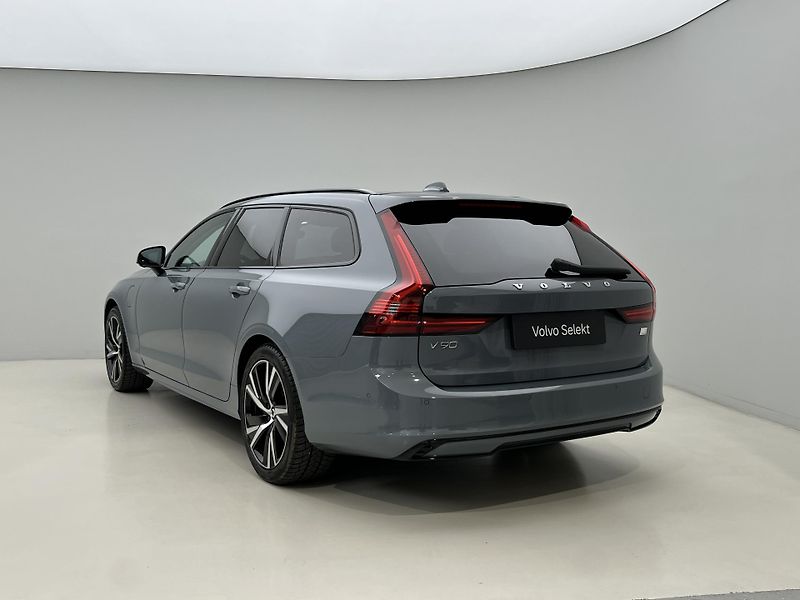 Volvo V90 T6 AWD RECHARGE DARK PLUS - fotka 11 z 46
