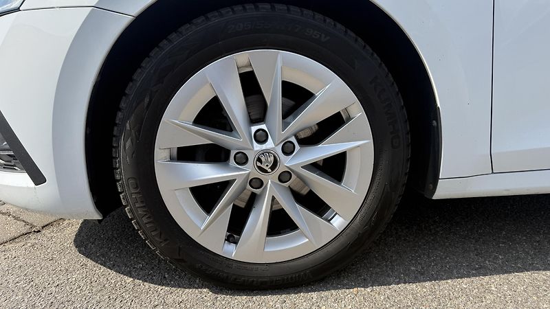 Škoda Octavia (2021) 2.0TDI KOMBI MANUÁL  - fotka 20 z 23