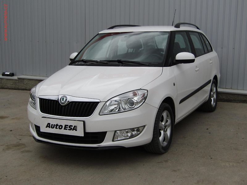 Škoda Fabia (2011) 1.2 TSi, Ambiente, +kola - fotka 3 z 18