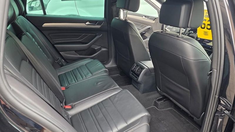 Volkswagen Passat (2023) 2.0 TDI 110kW DSG R-line - fotka 14 z 37