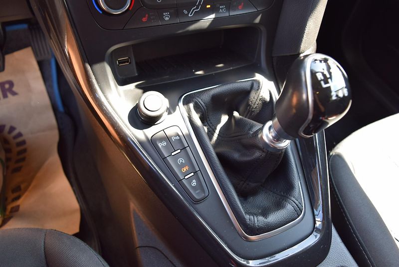 Ford Focus (2018) 2.0TDCI 110kw TITANIUM TAŽ KAM - fotka 23 z 44