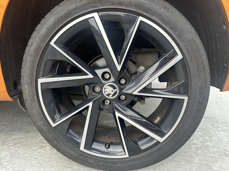 Škoda Kamiq (2023) 1.5 TSI Monte Carlo - fotka 33 z 34