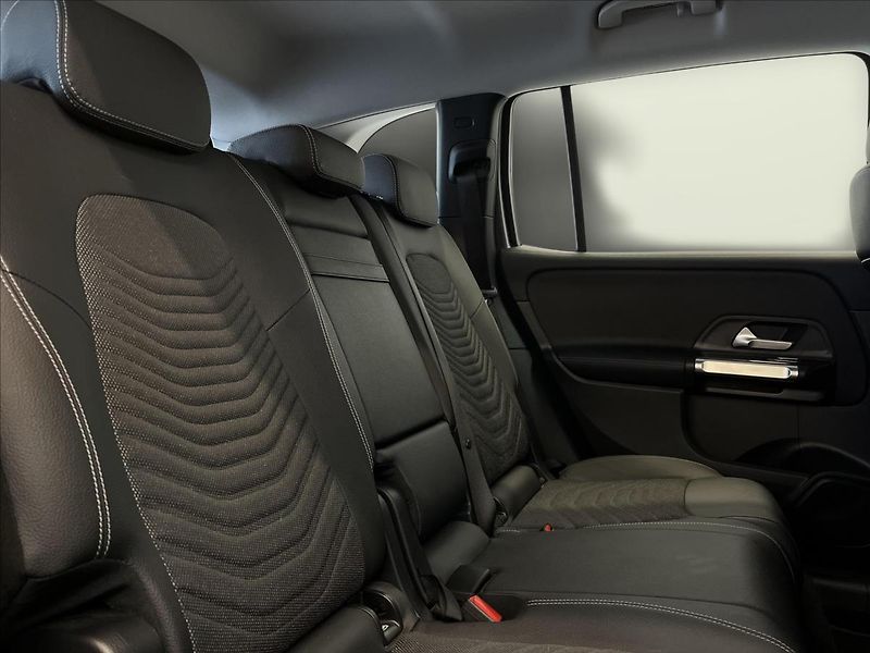 Mercedes-Benz GLB 200 d 4MATIC - fotka 19 z 22