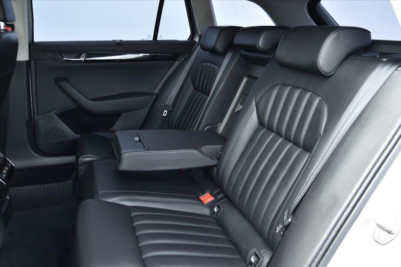 Škoda Superb 2.0 TDI 140kW 4x4 L&K DSG ČR - fotka 12 z 33