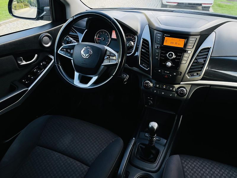 SsangYong Korando 2.0i MAN 1.MAJ SERVISKA TAŽNÉ - fotka 23 z 41