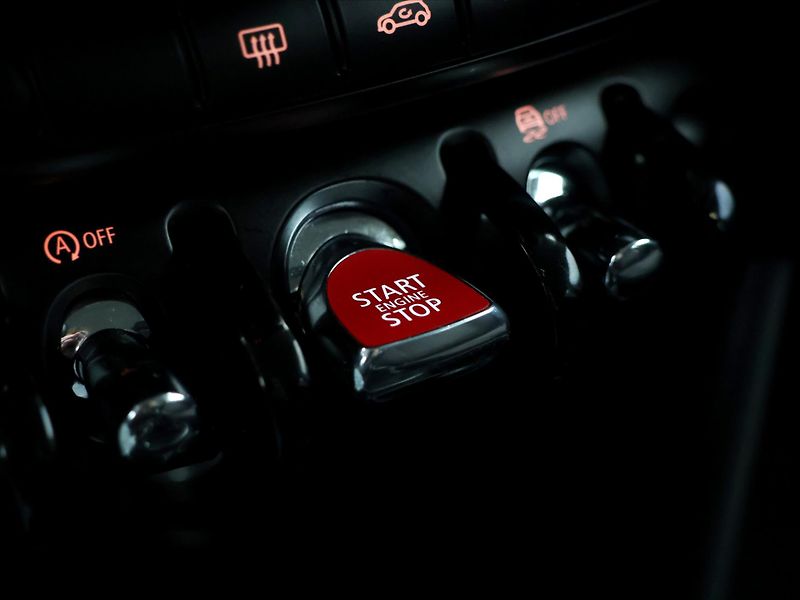 Mini Cooper 1,5 100kW CZ DPH LED - fotka 25 z 35