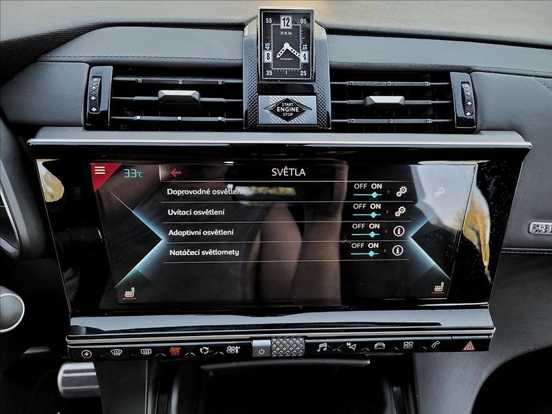DS Automobiles DS7 Crossback 1,6 Rivoli,PHEV,4x4,kůže,výhře - fotka 26 z 42