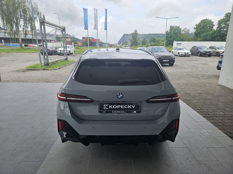 BMW Řada 5 520d xDrive Touring M Sport - fotka 5 z 23