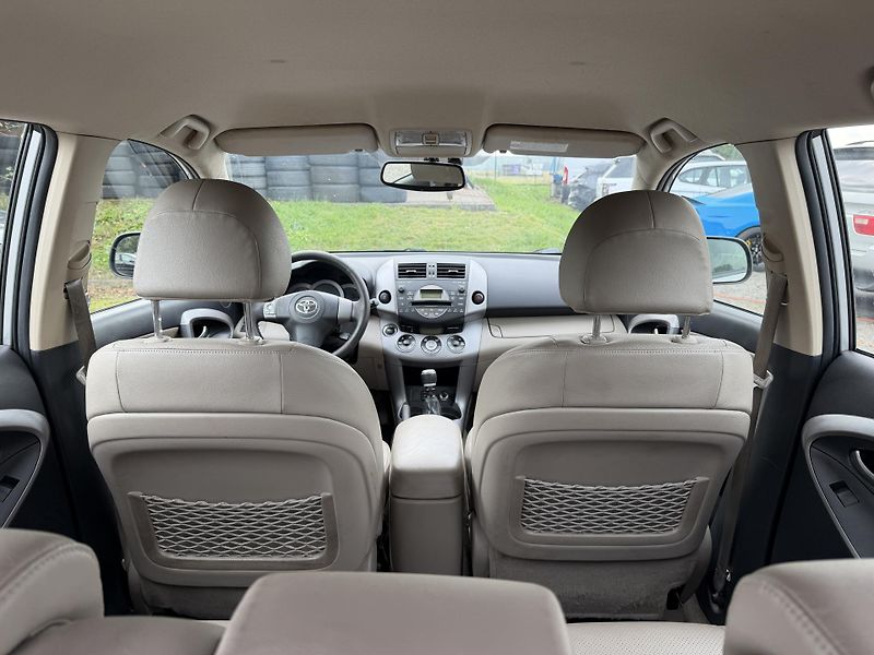 Toyota RAV4 2.2 D4-D 4x4 KLIMA  REZERVACE - fotka 11 z 23