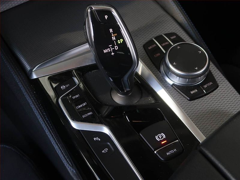 BMW Řada 5 (2020) 530i xDrive - fotka 13 z 25