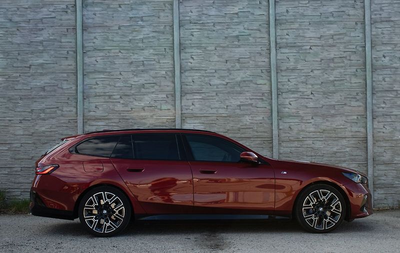 BMW Řada 5 - fotka 4 z 24