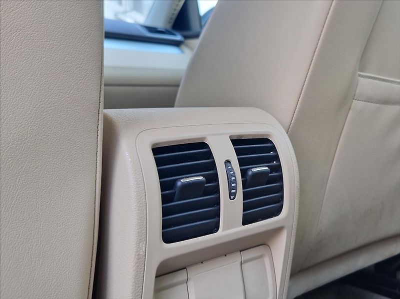 Volkswagen Passat 2,0 TDi 4MOTION KŮŽE KAMERA - fotka 14 z 37