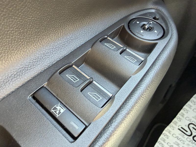 Ford Kuga 1.6 EB TITANIUM ROZVODY TAŽNÉ - fotka 14 z 39