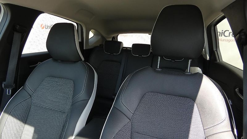Renault Captur 1,3  TCe 140 Techno - fotka 7 z 22