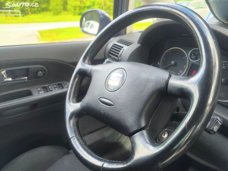 Seat Alhambra (2009) 4X4,1,9TDI,7M,TZ,KRÁSNÁ,1MAJ64 - fotka 13 z 27