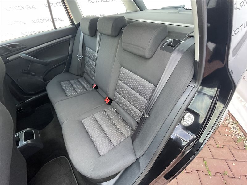 Škoda Octavia 1,4 TSi,90kW,serv.kn. - fotka 19 z 19