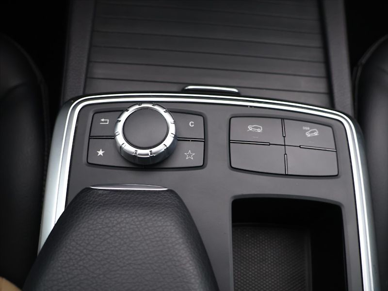 Mercedes-Benz Třídy M 3,0 190kW 350 BlueTec 4Matic C - fotka 24 z 33