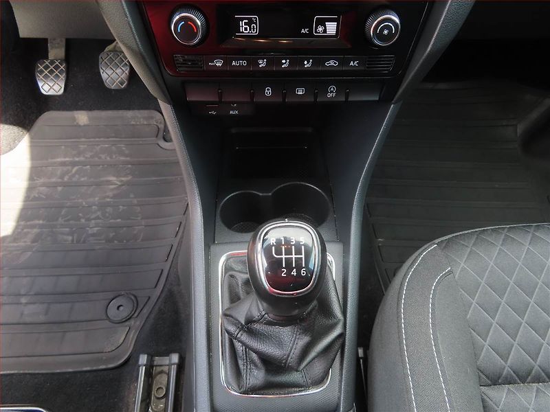 Škoda Rapid (2017) Spaceback 1.2 TSI, Serv.kniha - fotka 18 z 20
