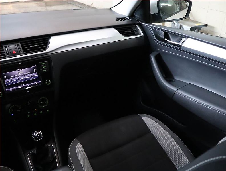 Škoda Rapid (2018) Spaceback 1.0 TSI, Serv.kniha - fotka 8 z 14
