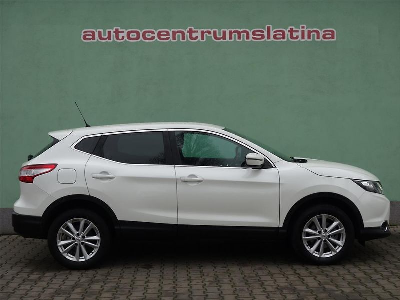 Nissan Qashqai 1,5 81kW NAVI - fotka 8 z 39