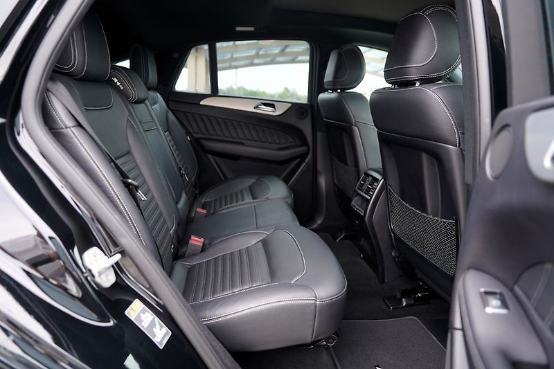 Mercedes-Benz GLE 350d 4Matic AMG/260PS/ČR - fotka 32 z 43