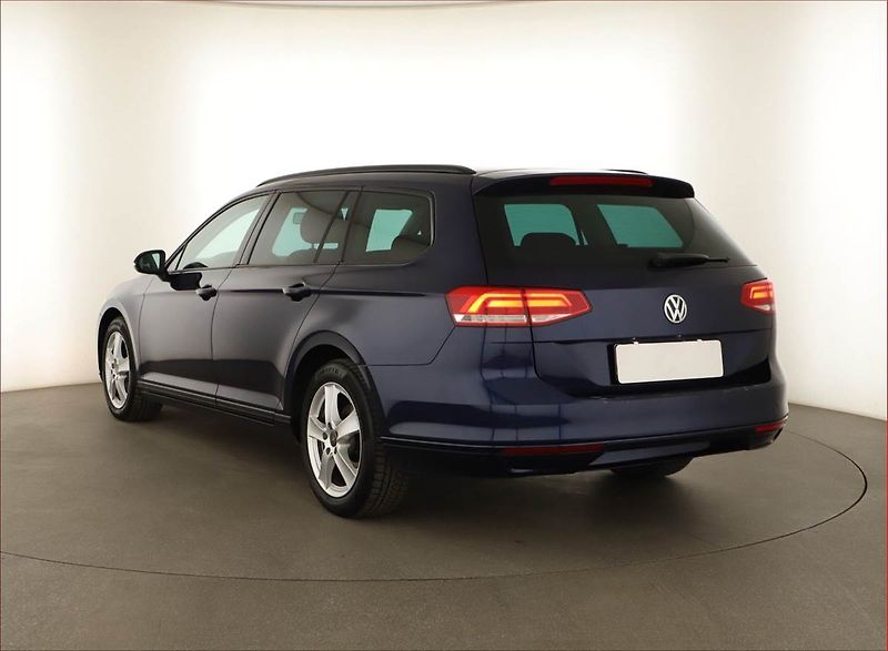 Volkswagen Passat (2018) 1.6 TDI, Tempomat - fotka 4 z 14
