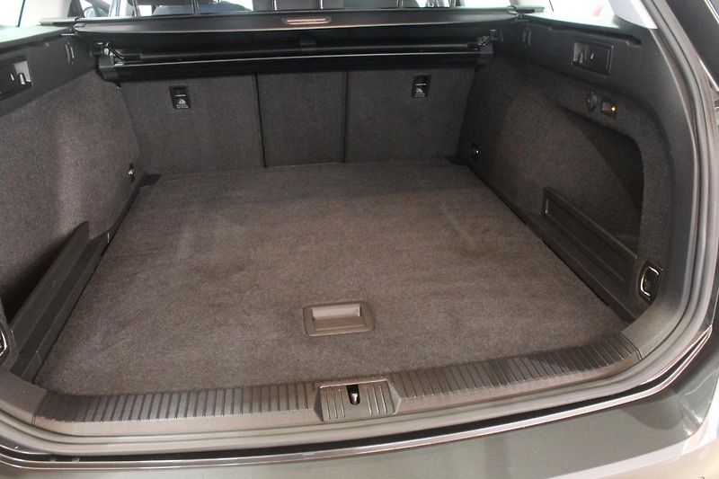 Volkswagen Passat (2020) 2.0TDI DSG Facelift Matrix  - fotka 19 z 34
