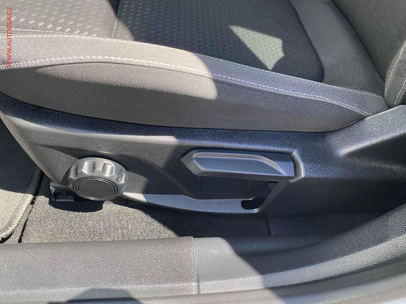 Ford Focus (2018) 1.5 EcoBlue, AT, navi, park - fotka 14 z 19