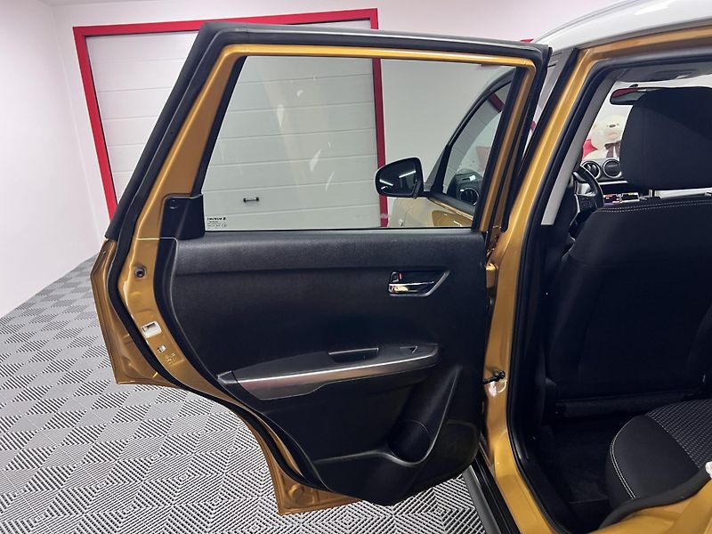 Suzuki Vitara 1.4i 103 kW, 2019 REZERVACE - fotka 16 z 29