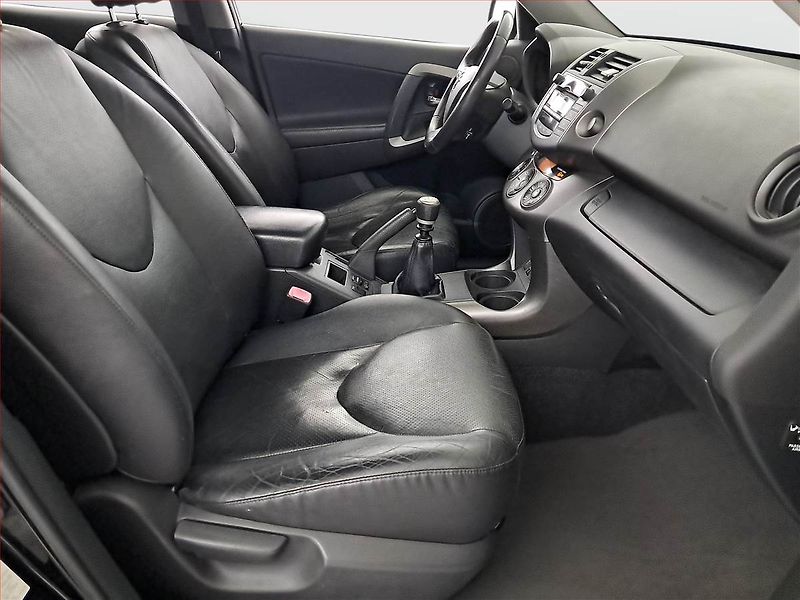 Toyota RAV4 (2010) 2.2 D-4D, 4X4, Tempomat - fotka 9 z 17