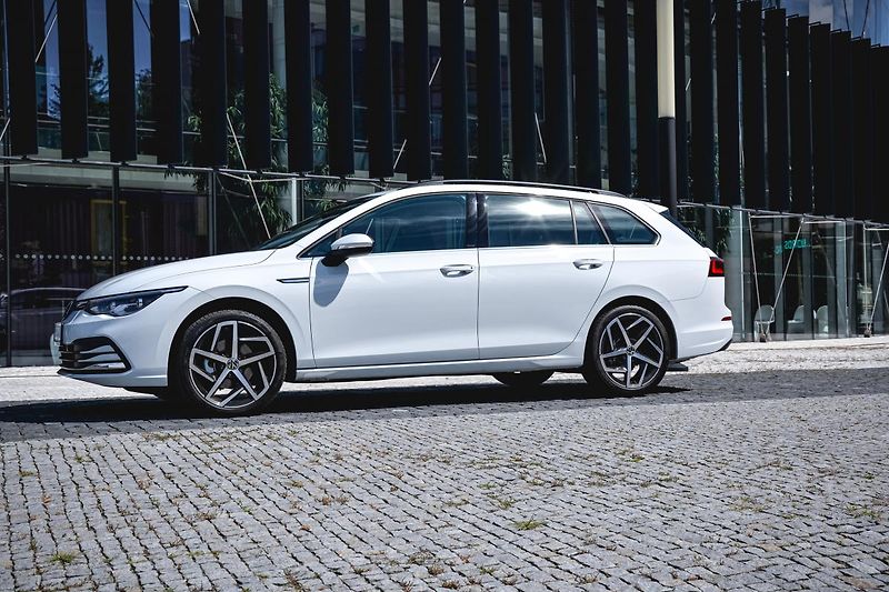 Volkswagen Golf Variant (2022) Style 1,5 eTSI 7DSG mHEV - fotka 2 z 40