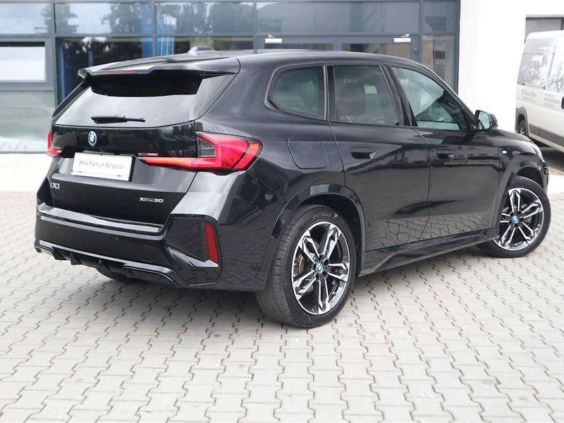 BMW iX1 - fotka 6 z 10