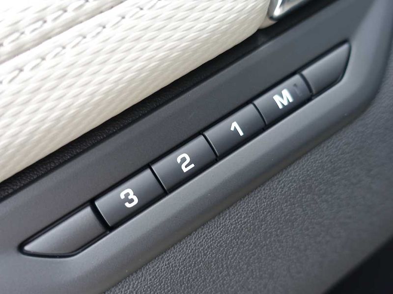 Land Rover Discovery Sport 2,0 R-Dynamic SE D200 - fotka 14 z 36