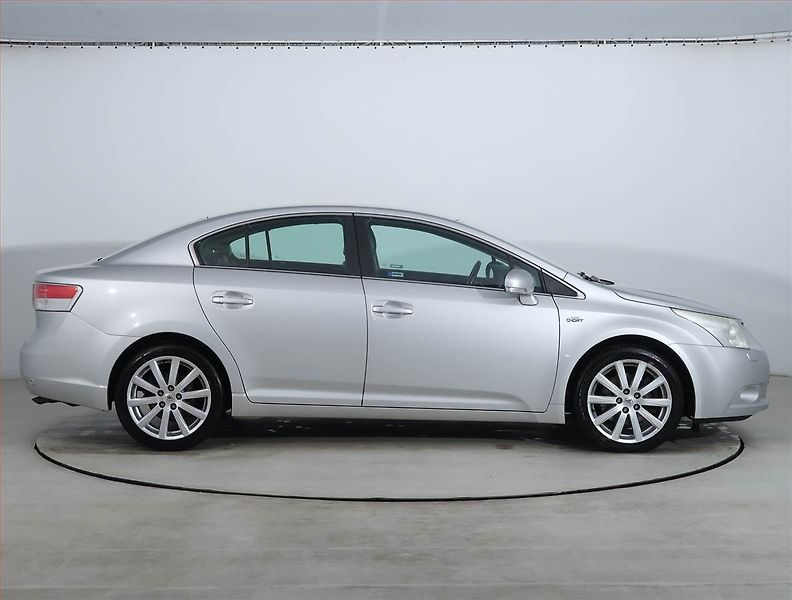 Toyota Avensis (2011) 2.2 D-4D, Automat, Navi - fotka 6 z 25